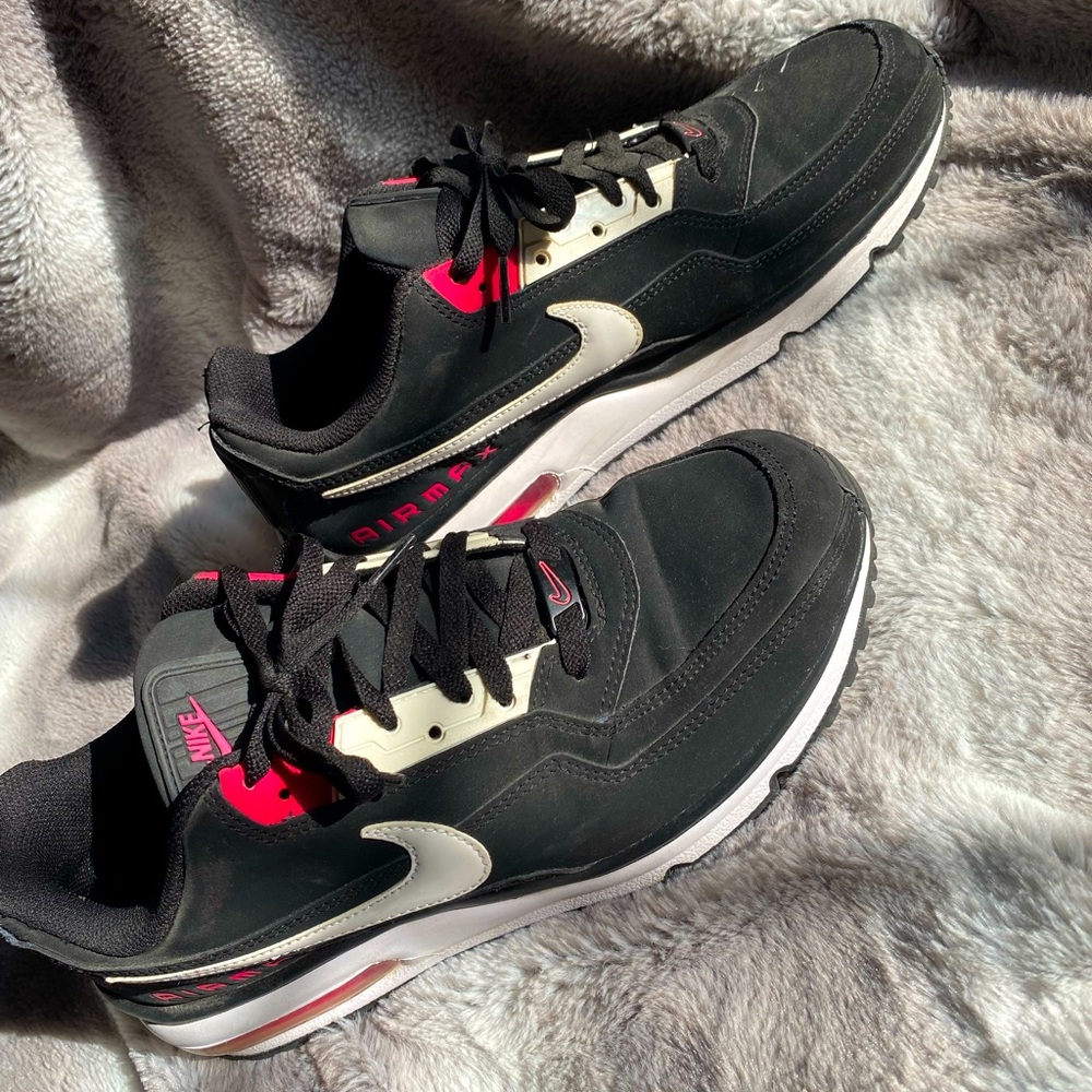 Men’s Nike Air Max shoes 10.5